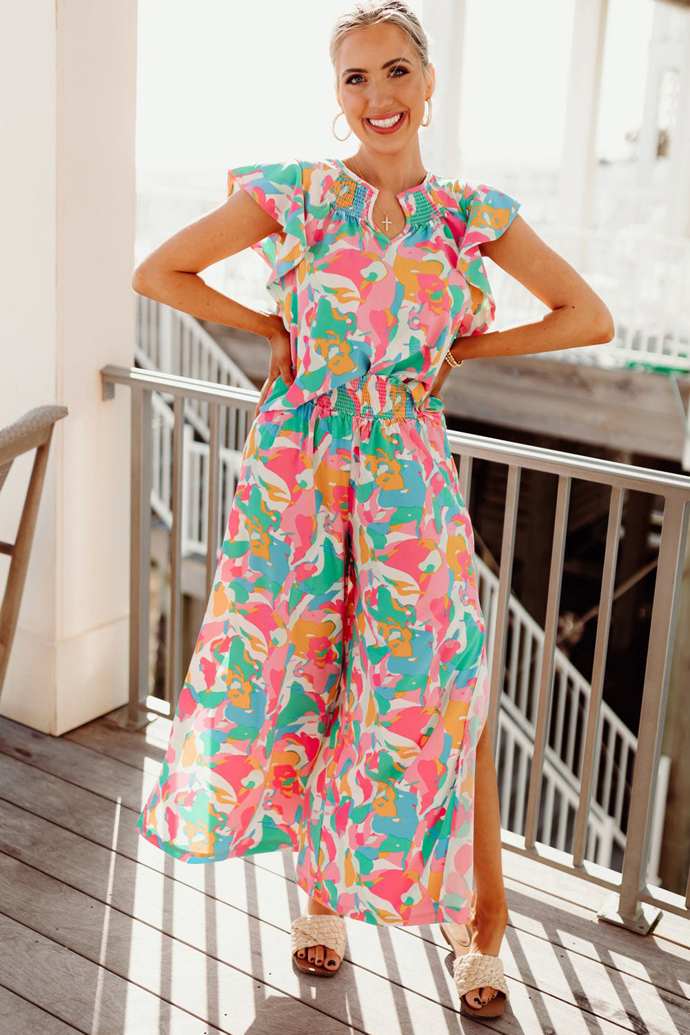 Top met gebloemde mouwen, gesmokte broek met wijde pijpen
