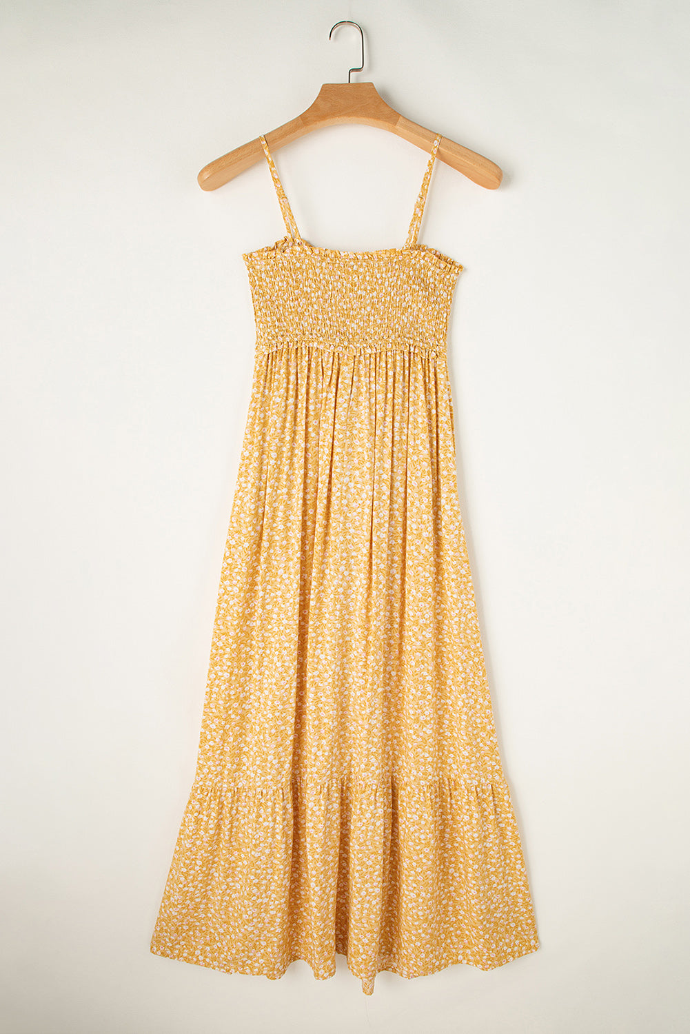 Gele maxi-jurk met gesmokte hoge taille en bloemen