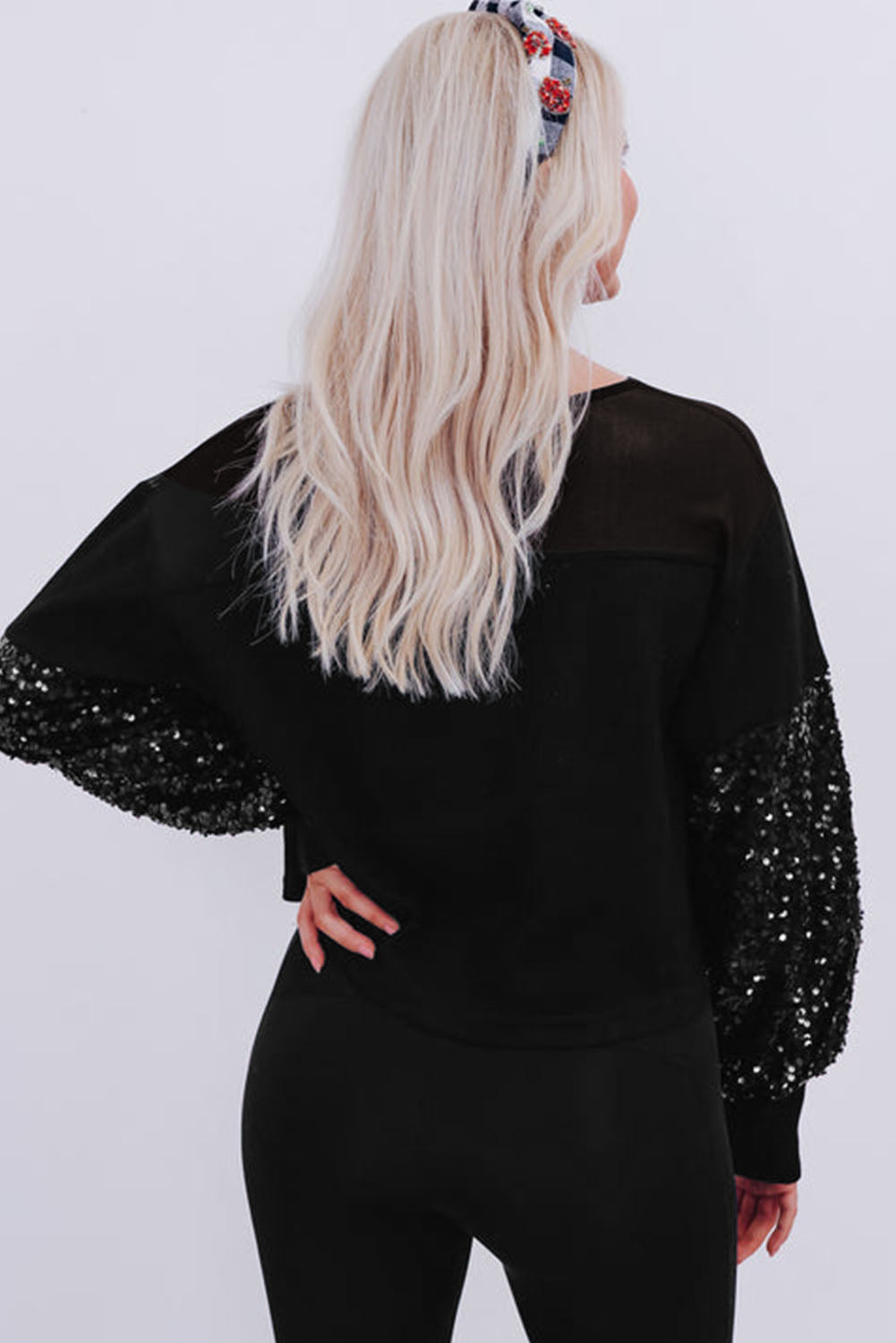 Zwarte blouse met patchwork en lantaarnmouwen met pailletten