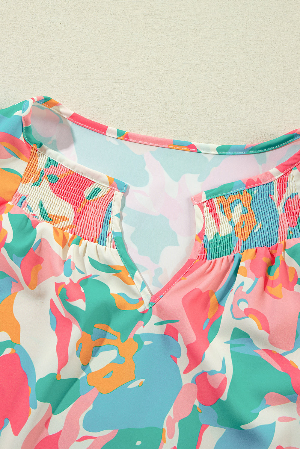 Top met gebloemde mouwen, gesmokte broek met wijde pijpen