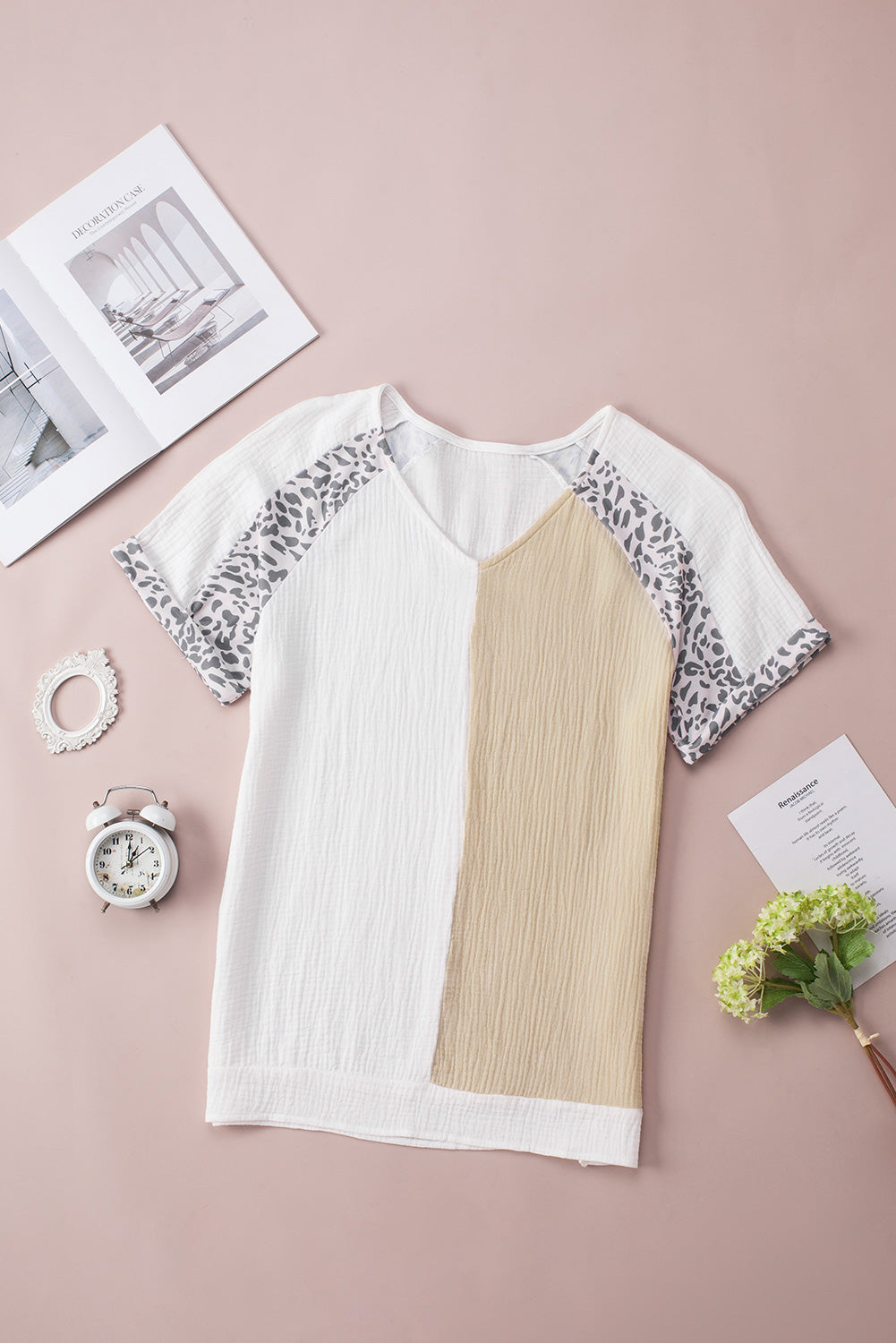 Witte, noodlijdende kleur patchwork blouse met luipaardversiering