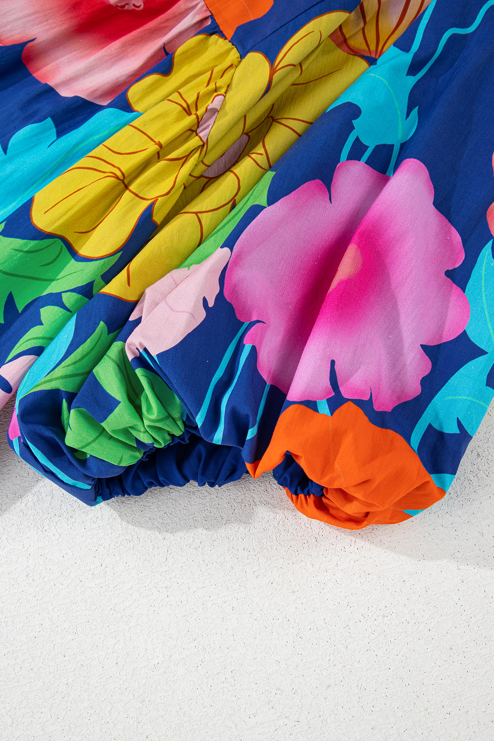 Donkerblauwe bloemenprint split nek babydoll jurk
