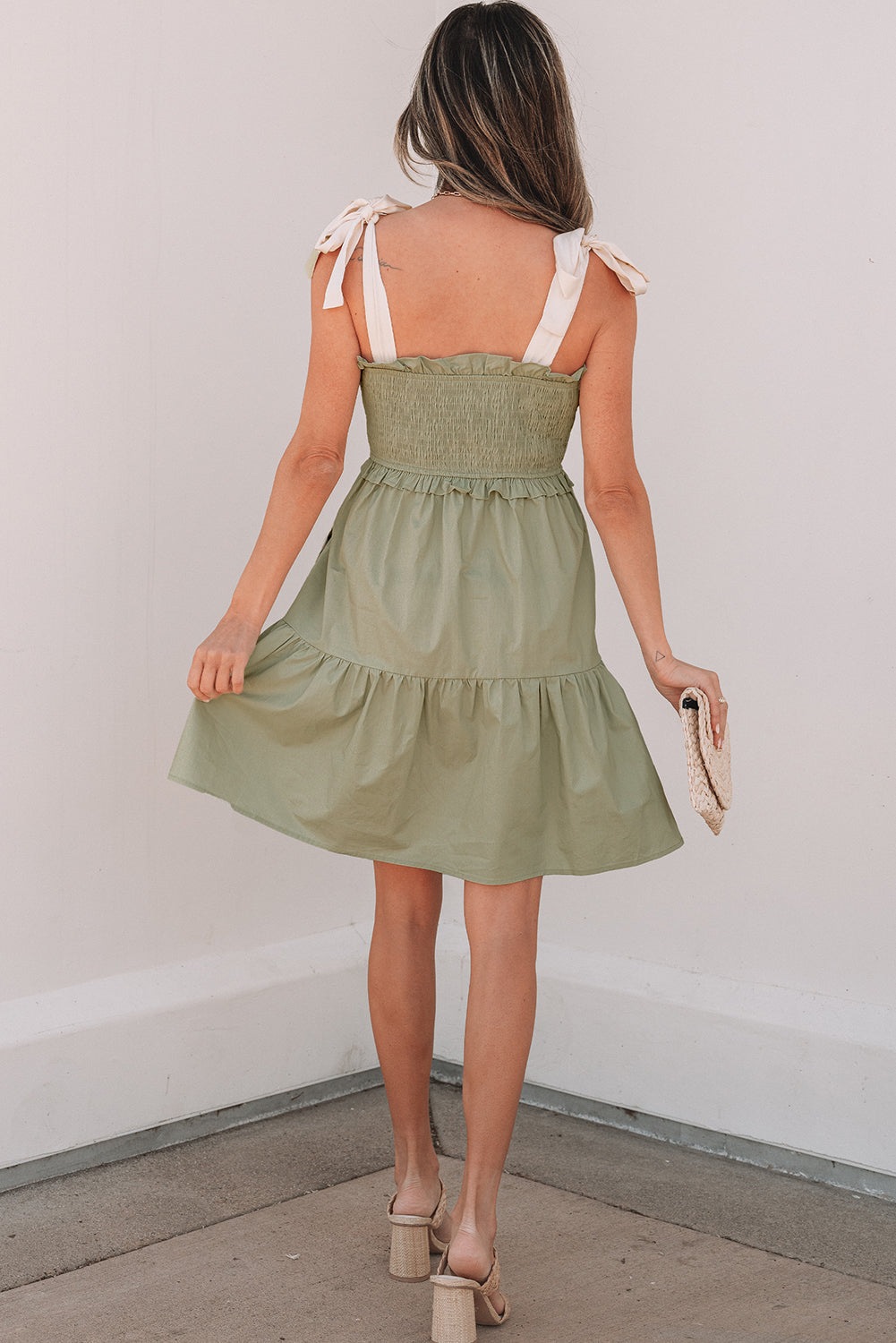 Laurel Green Smocked Bodice Zelfbanden A-lijn A-Line Ruffled Mini Dress