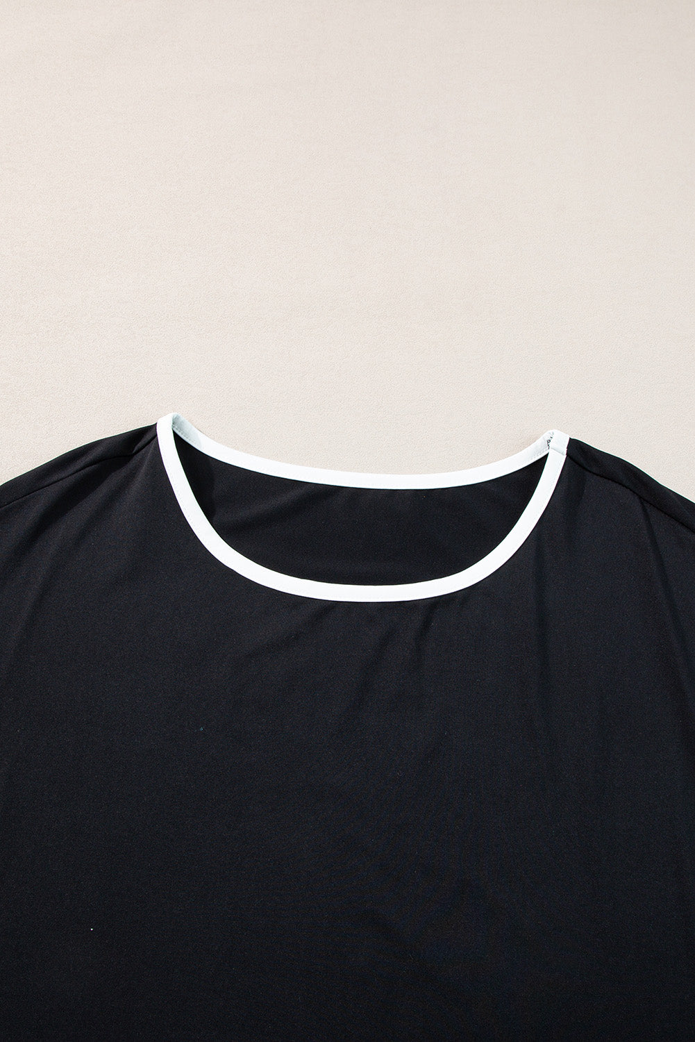 Casual tweedelige loungeset met zwarte colorblockafwerking