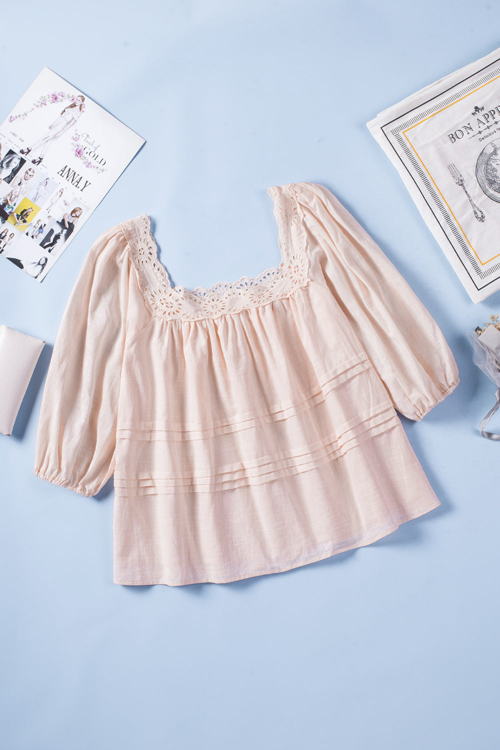 Beige babydollblouse met pofmouwen en oogjes