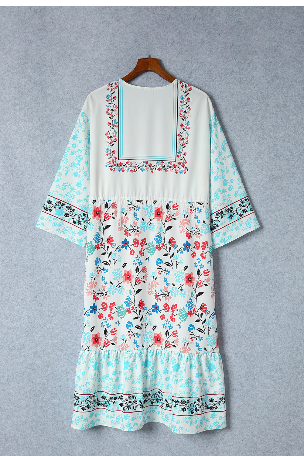 Veelkleurige kimono met lange mouwen en kwastjes