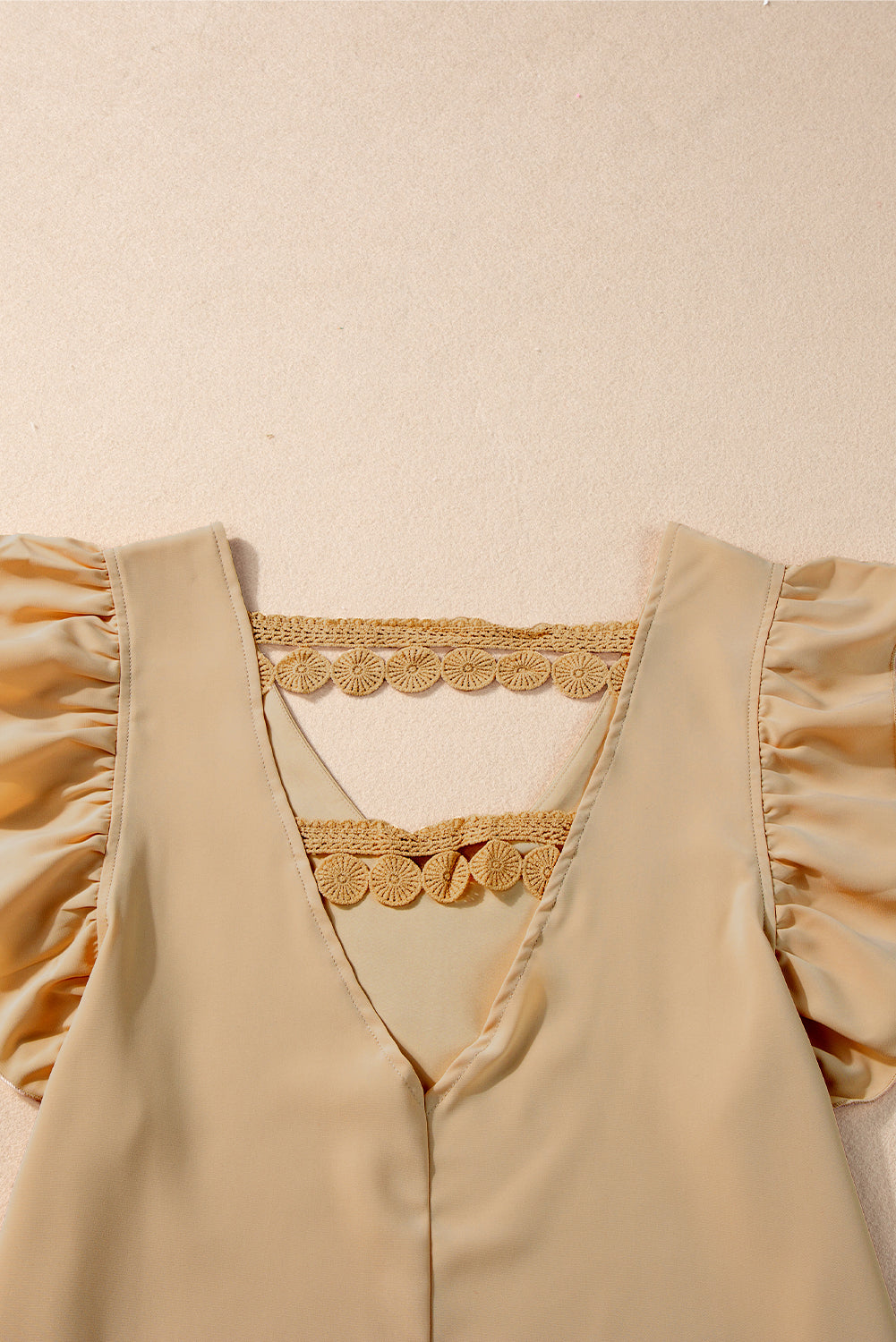 Perkament V-hals blouse met ruches, kanten verfraaide holle achterkant
