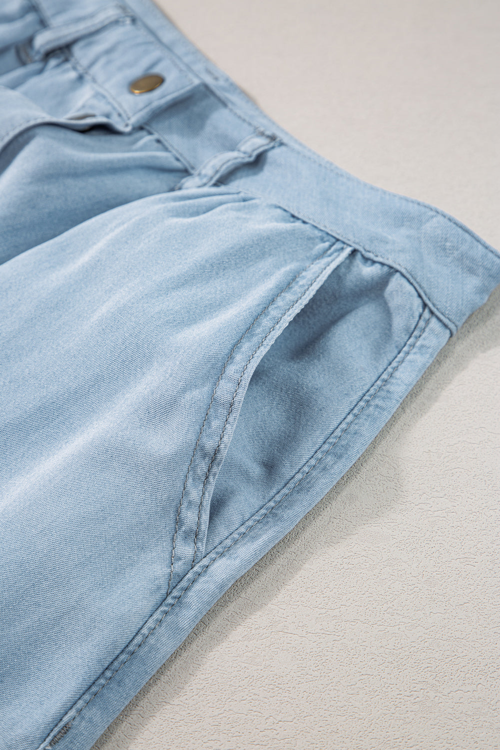 Mistblauwe, volledig dichtgeknoopte lange denimrok