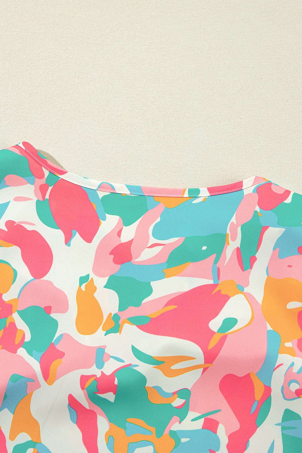 Top met gebloemde mouwen, gesmokte broek met wijde pijpen