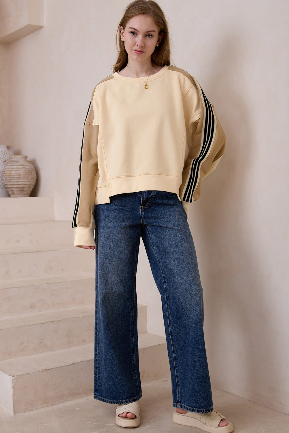 Beige contrast gestreepte patchwork druppel schouder los sweatshirt