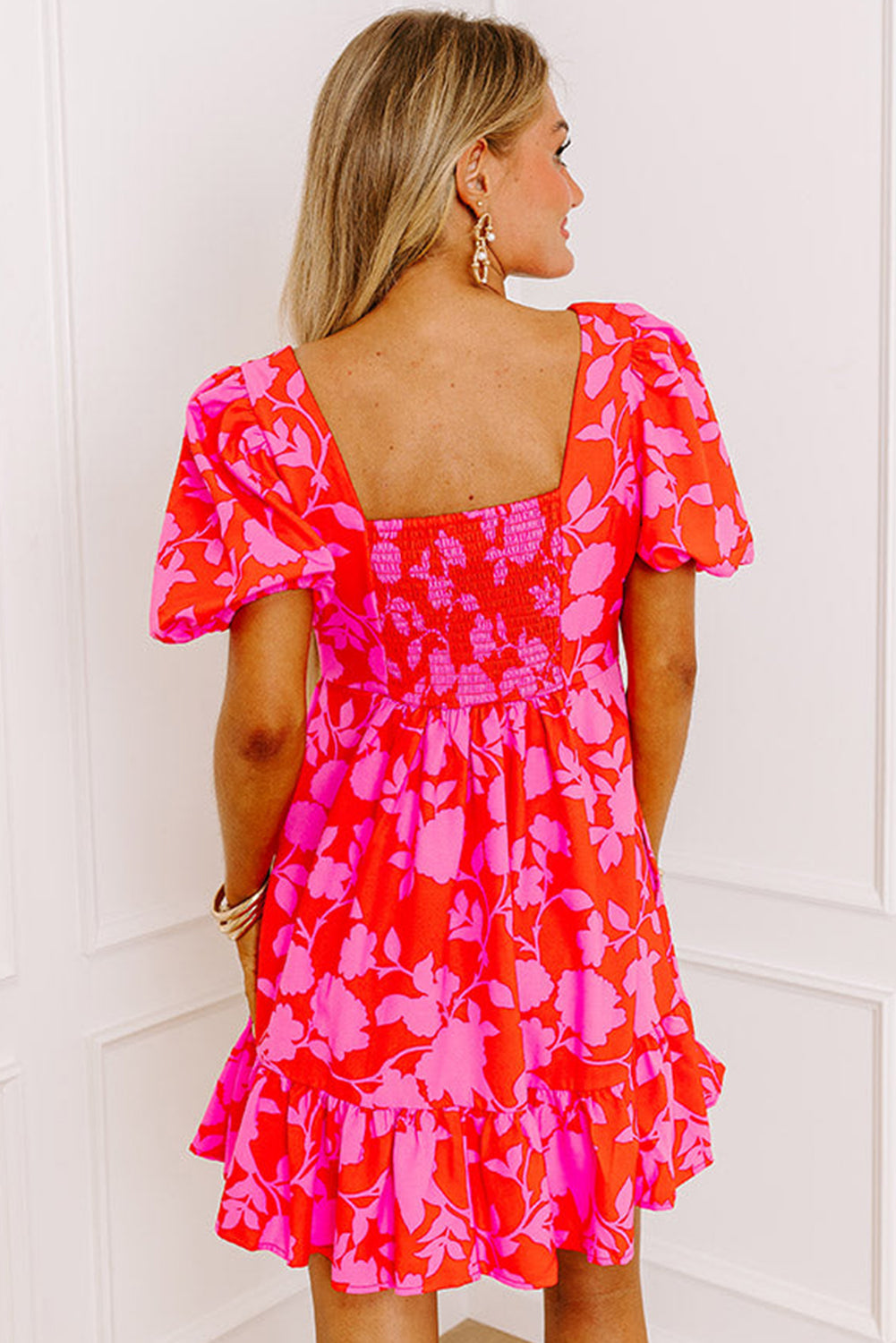 Rode bloemen bubbel mouw sweetheart nek gegolfde mini jurk