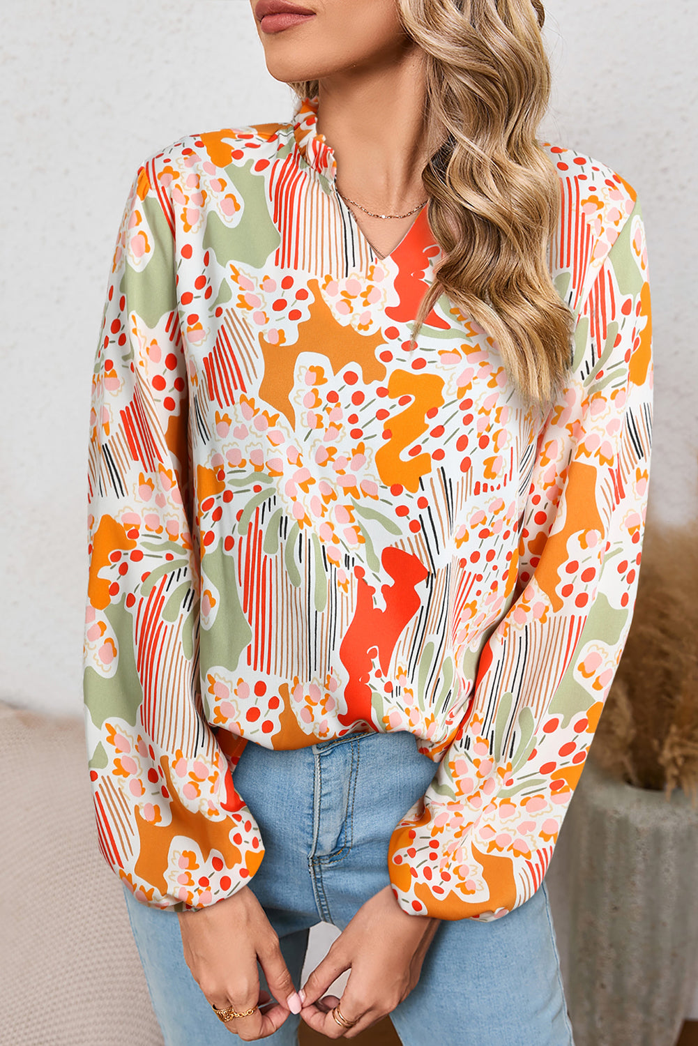 Oranje bedrukte blouse met V-hals en pofmouwen