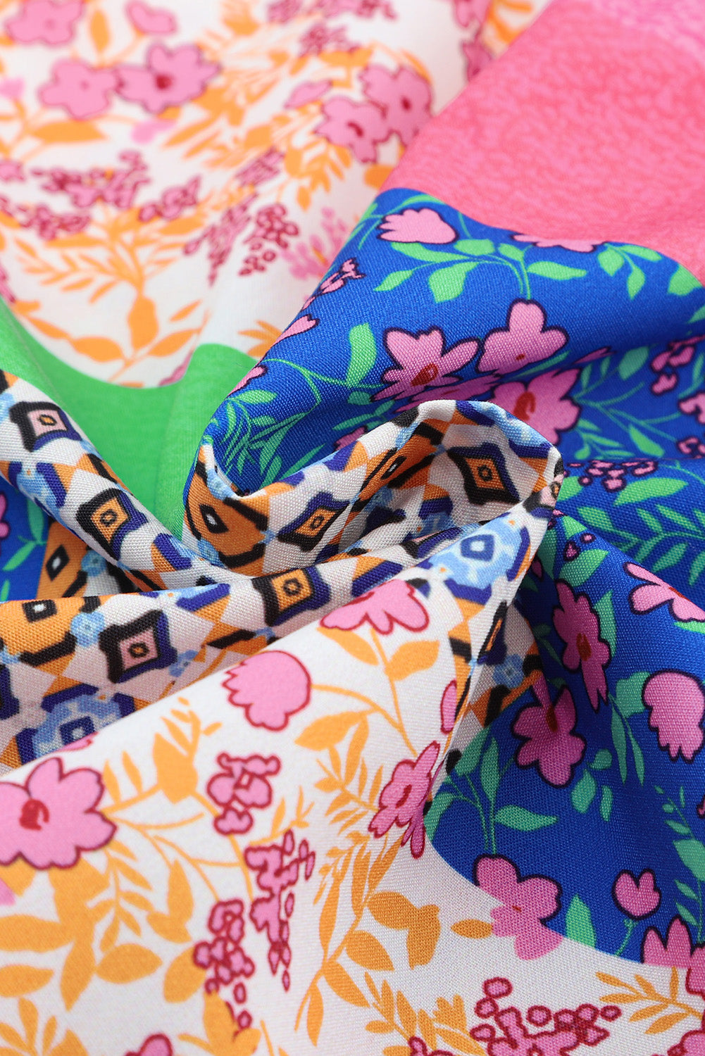 Overhemd met veelkleurige bloemen en patchwork-print en pofmouwen met knopen