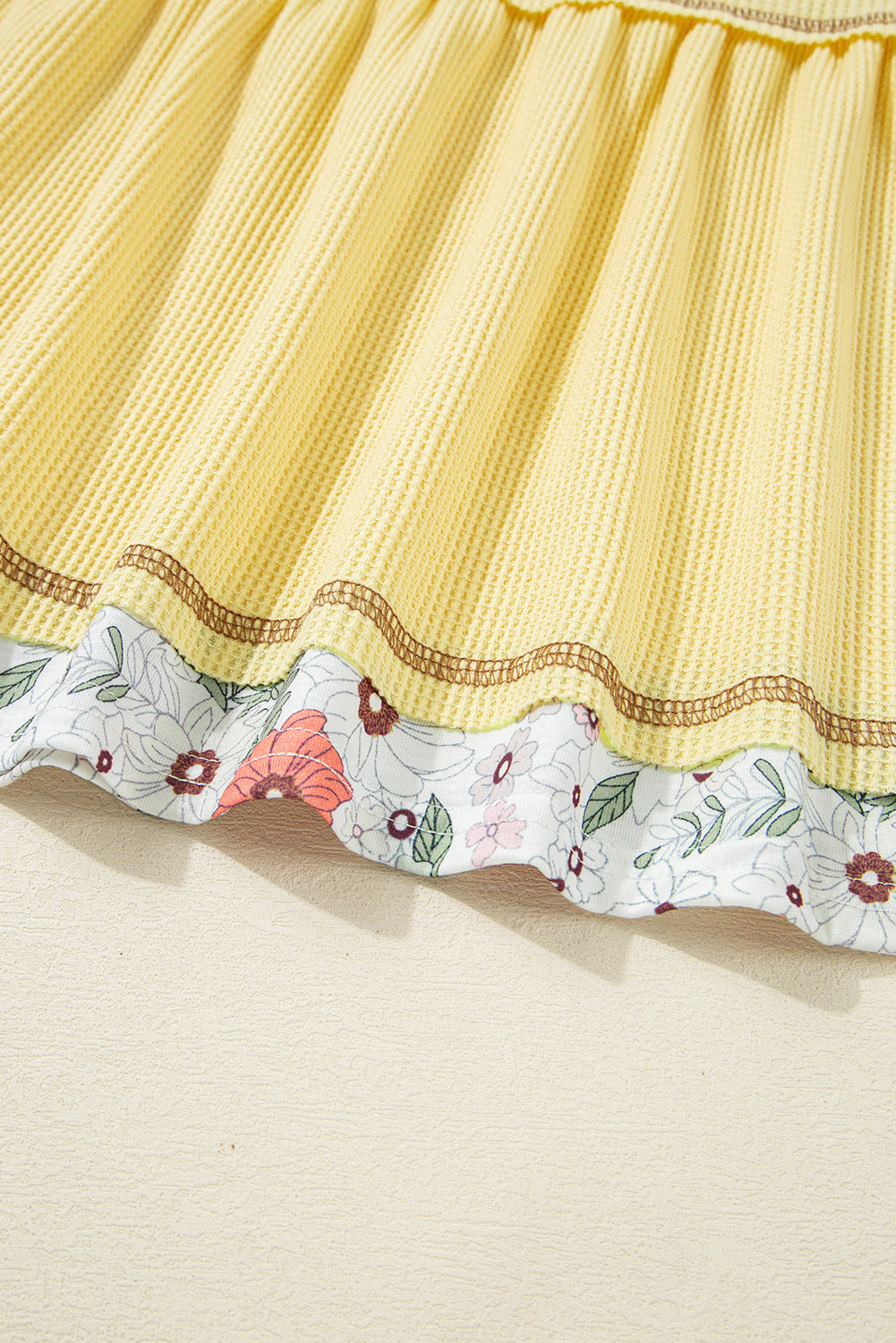 Geel bloemen patchwork wafelgebreide babydollblouse
