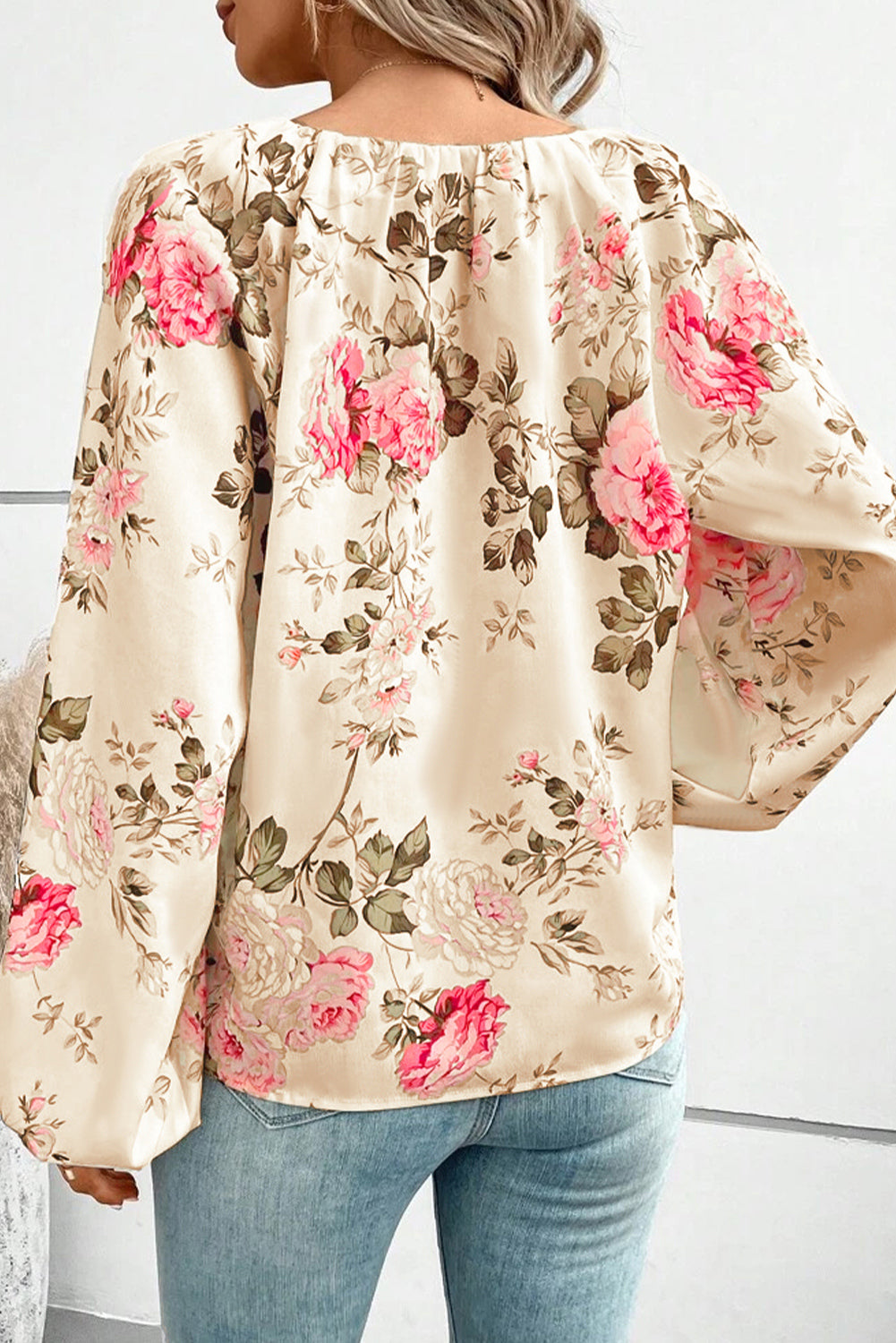 Beige blouse met V-hals met bloemenprint en lantaarnmouwen