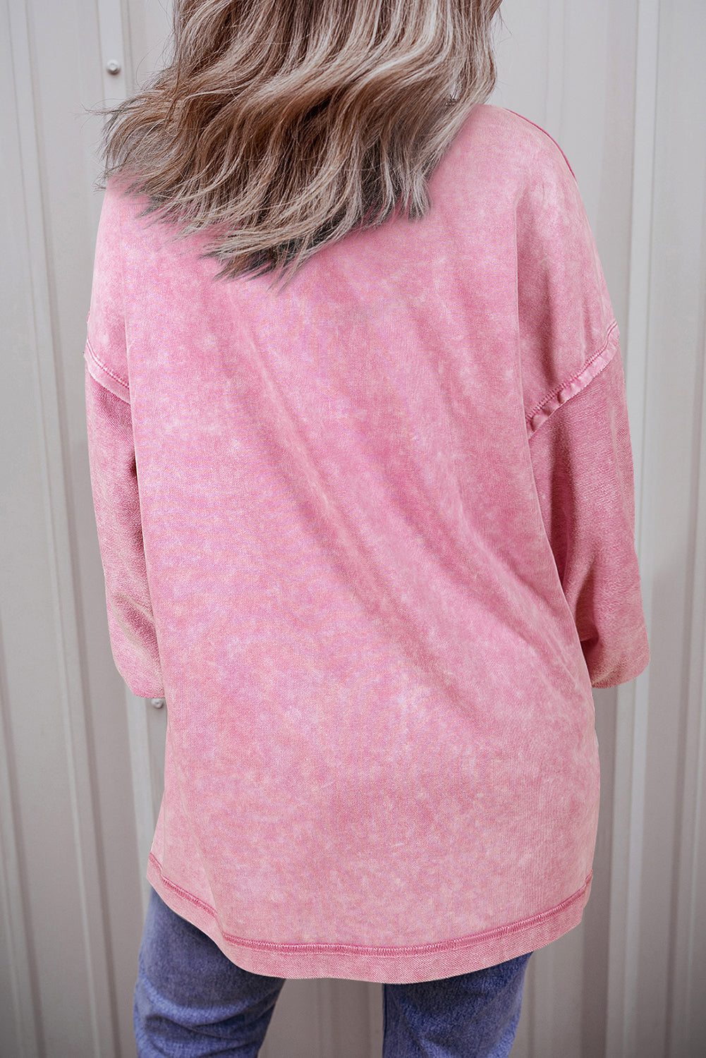 Aardbeienroze sweatshirt met lage schouder en minerale wassing