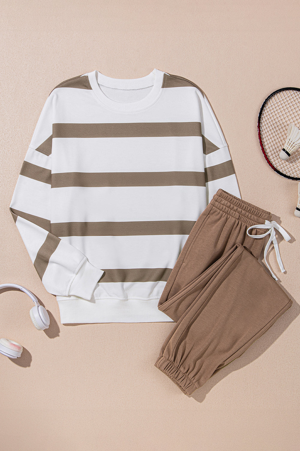 Bruine streep gestreepte druppel schouderpullover en jogger broek set