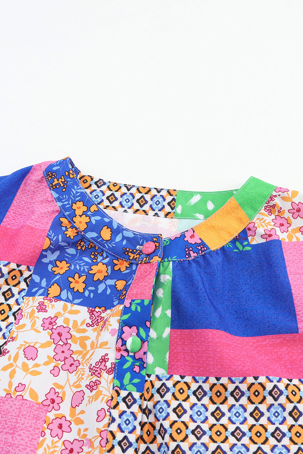 Overhemd met veelkleurige bloemen en patchwork-print en pofmouwen met knopen