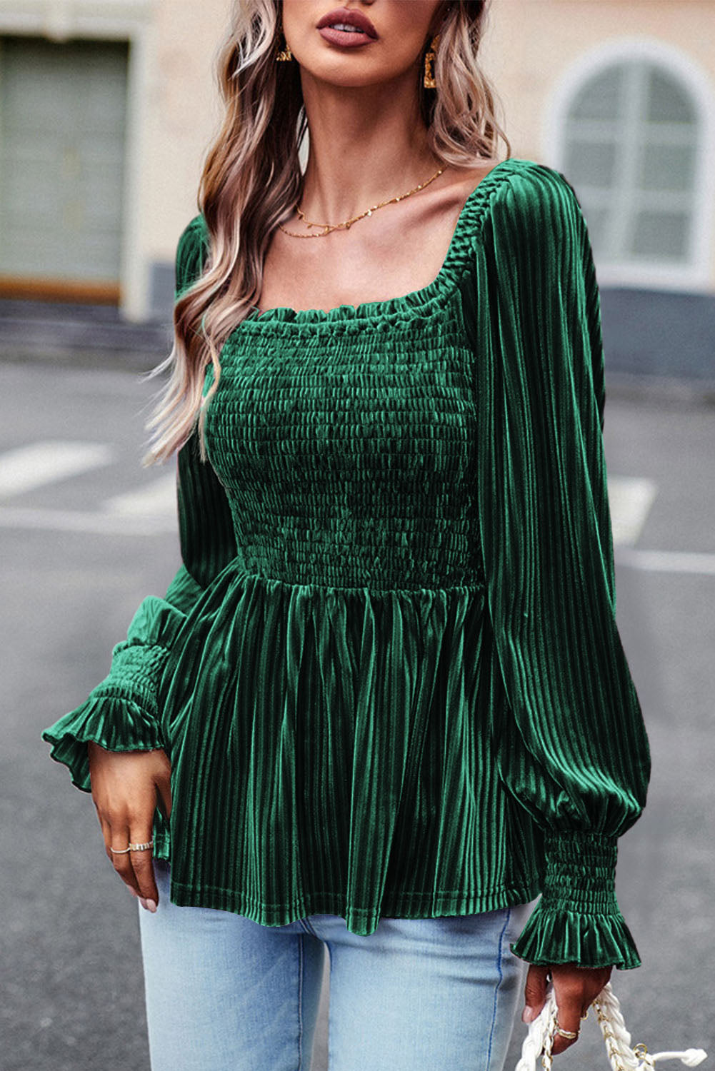 Zwartachtig groene gesmokte geribbelde fluwelen babydoll-top