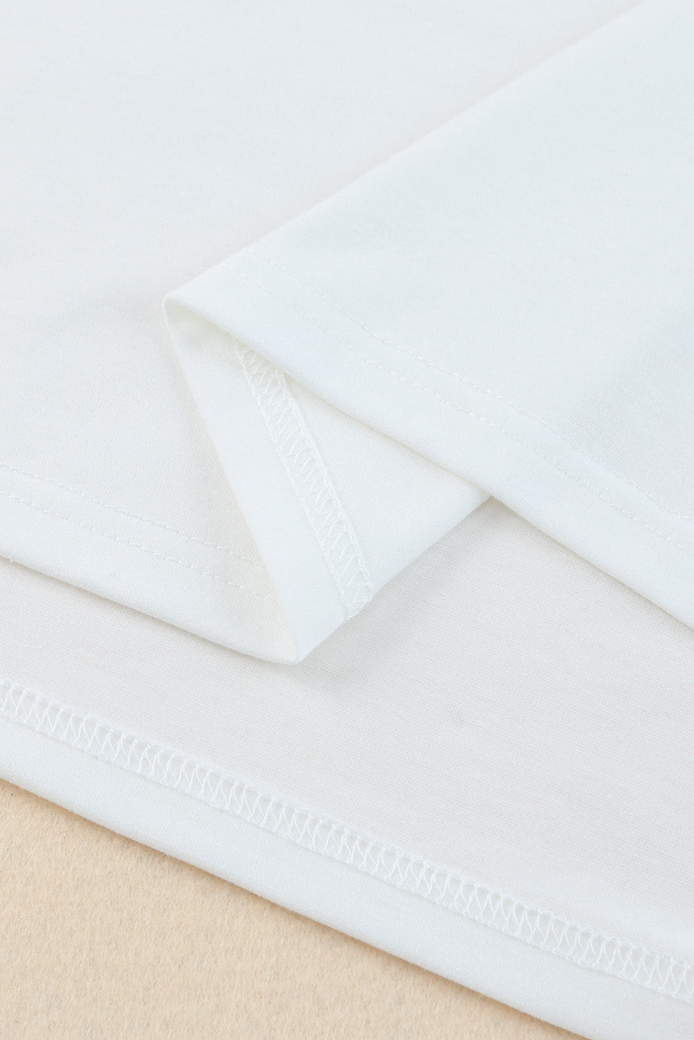 T-shirt met witte strepen en patchwork met V-hals