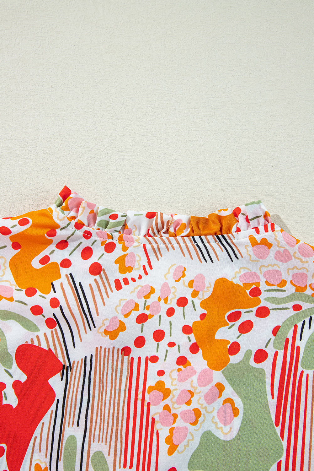 Oranje bedrukte blouse met V-hals en pofmouwen
