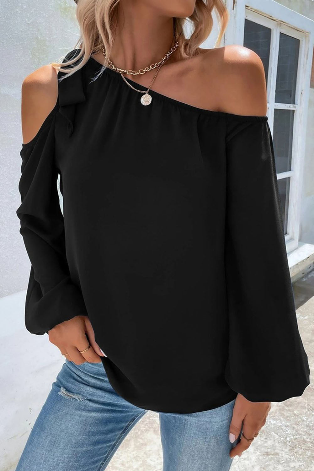 Zwart geknoopte asymmetrische off-shoulder blouse