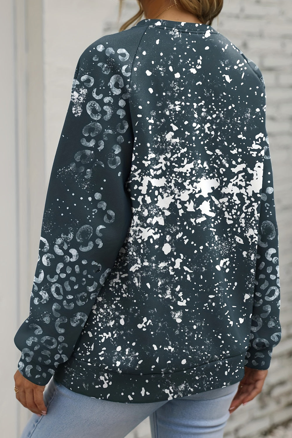 Blauwe luipaard gebleekte raglanmouw ronde hals sweatshirt