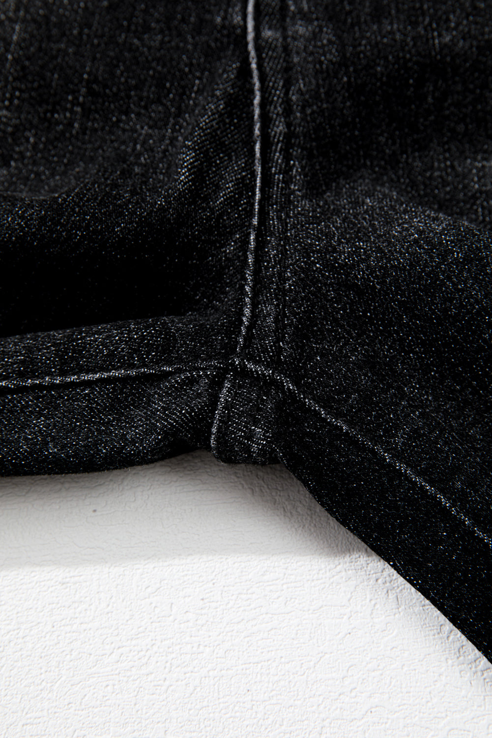 Koolstofgrijs mineraal wassen rauwe zoom hoge taille wijd uitlopende jeans