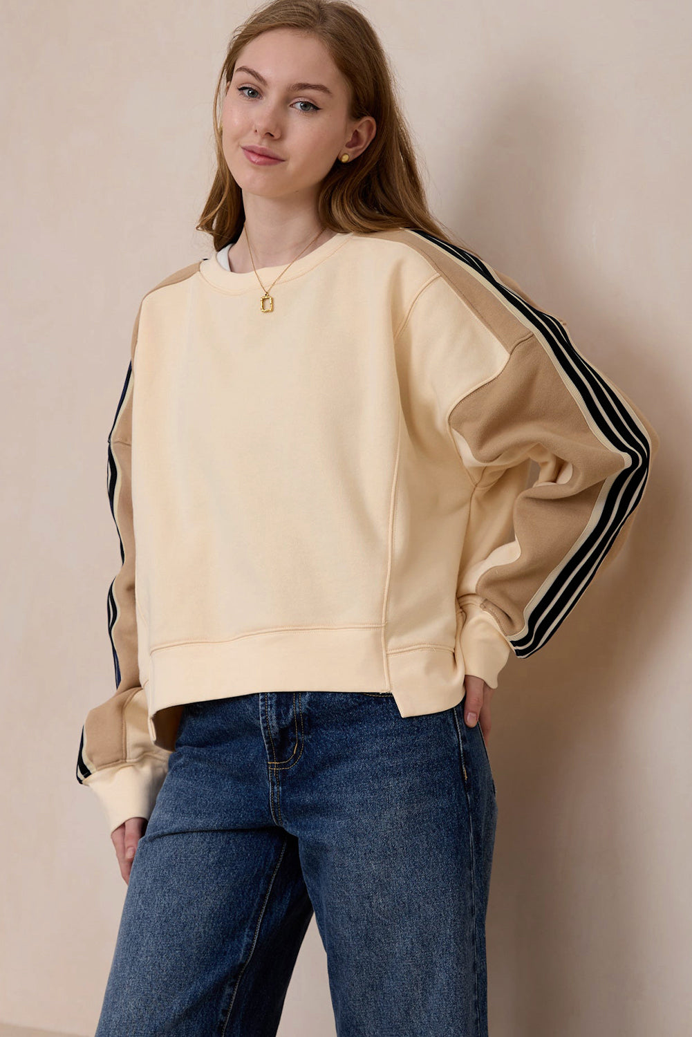 Beige contrast gestreepte patchwork druppel schouder los sweatshirt