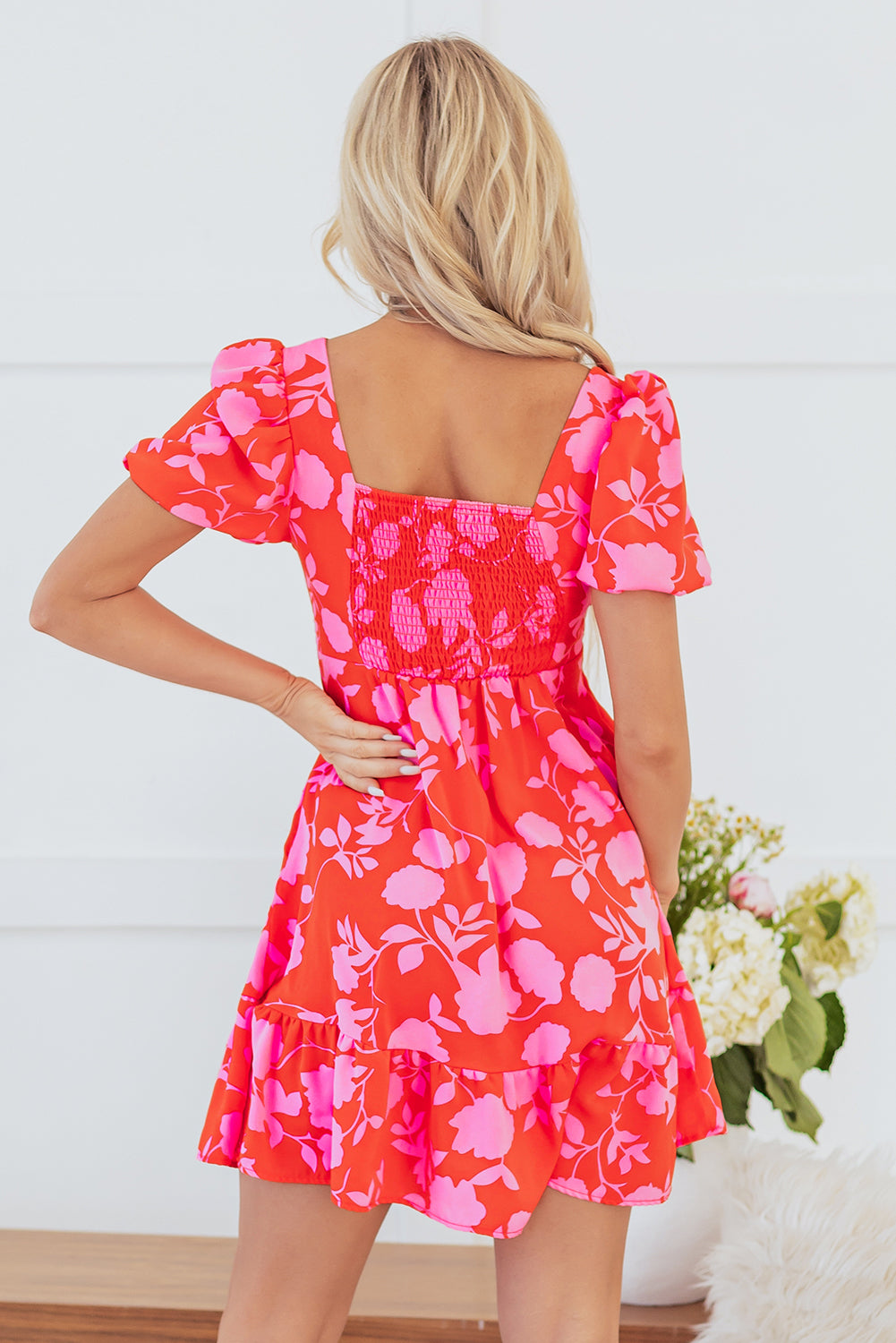 Rode bloemen bubbel mouw sweetheart nek gegolfde mini jurk