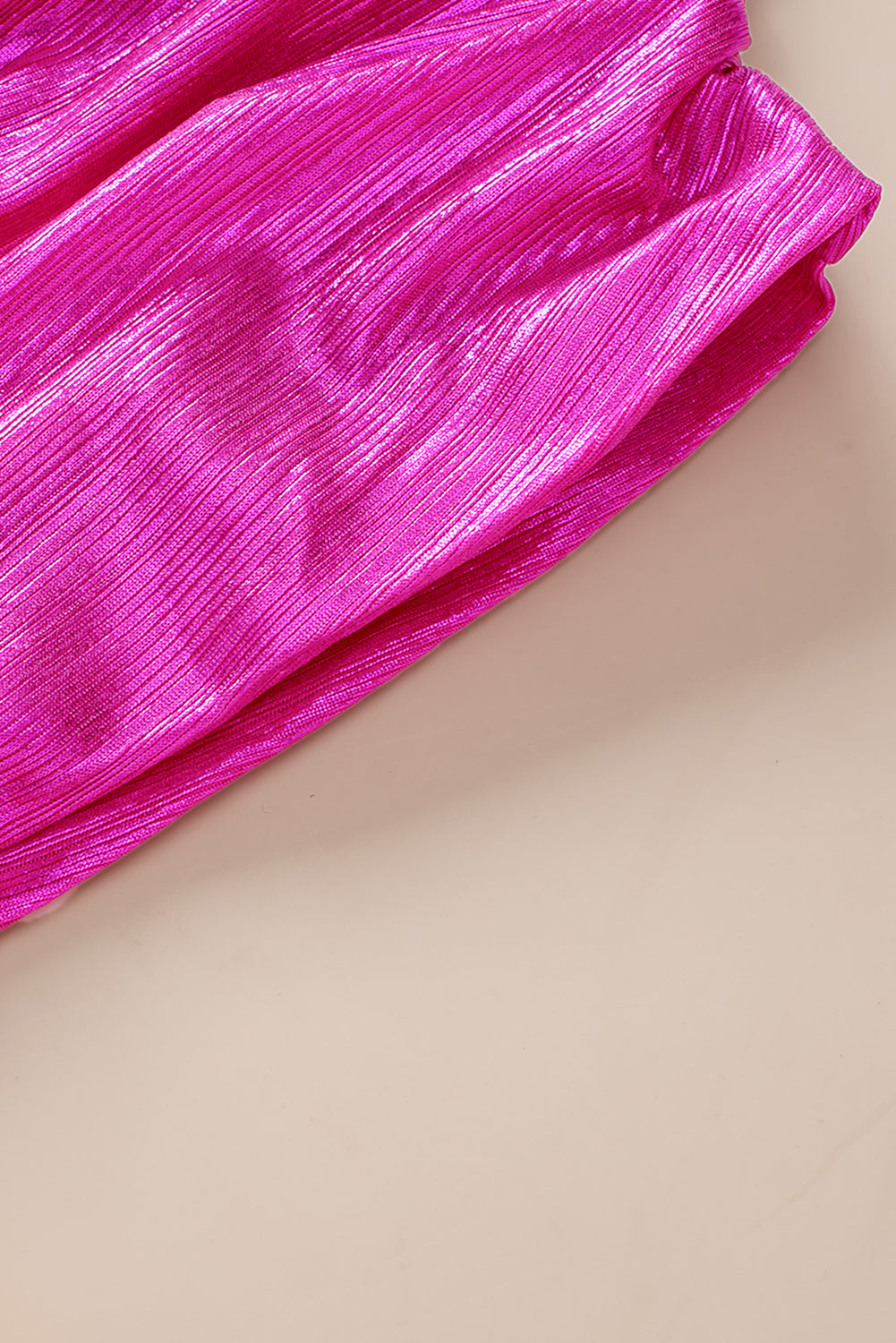Felroze blouse met ruches, geknoopte rug en mouwen