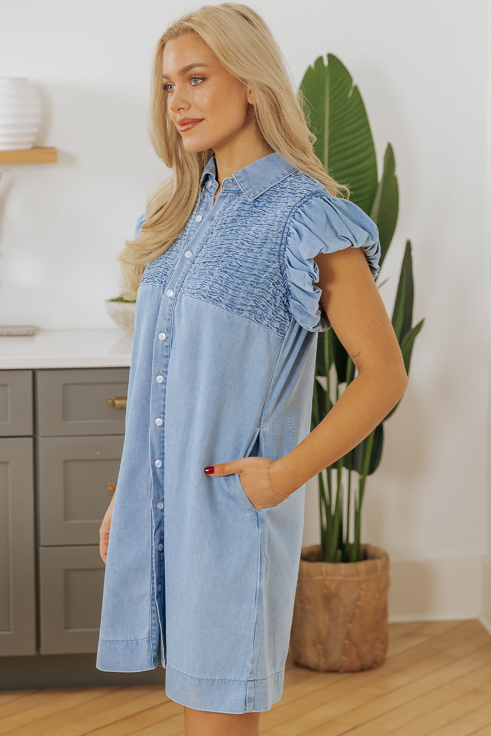 Beau Blue Flutter Sleeve Shirred Detail Button Up denim mini -jurk