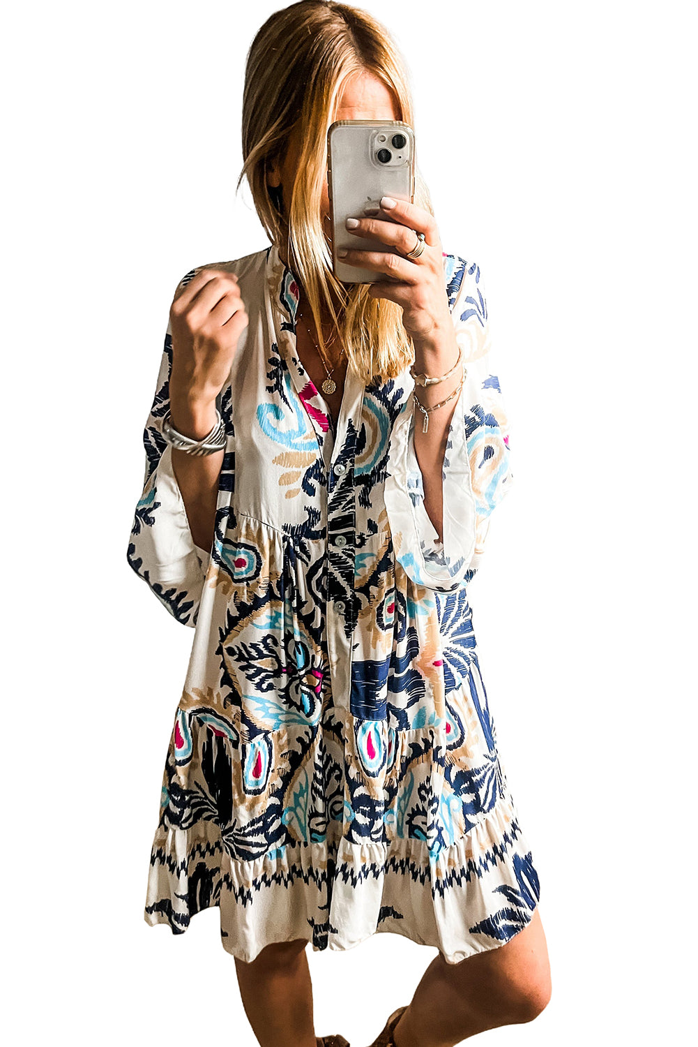 Wit bedrukte mini-jurk met tribal print, armband, mouwen en knopen
