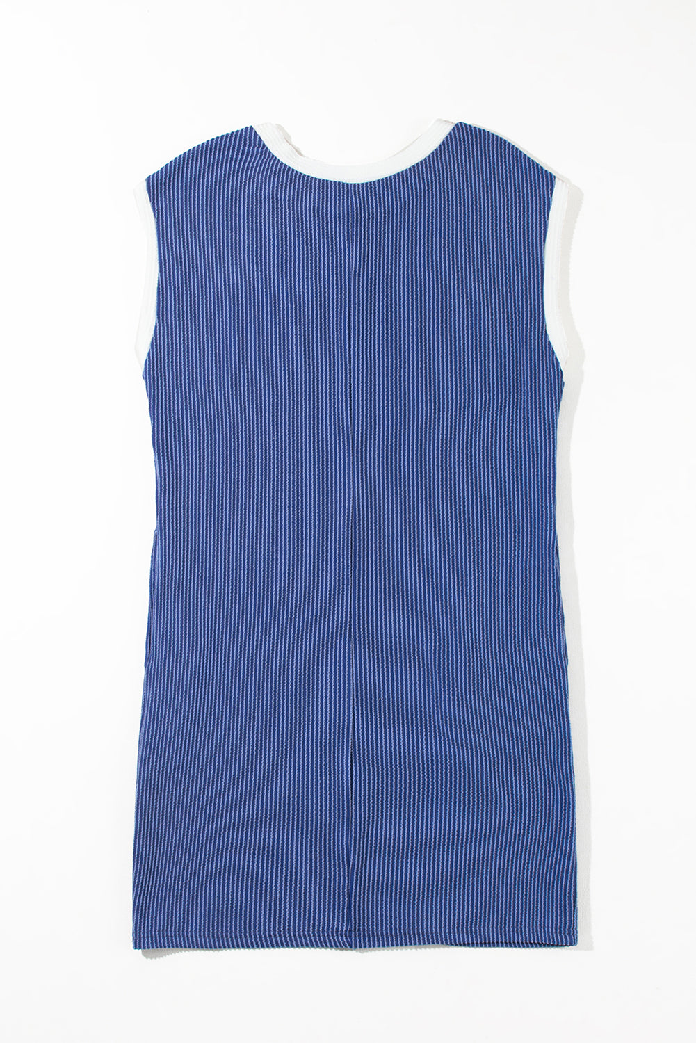Zeilblauwe, geribde T-shirtjurk met getextureerde kapmouwen
