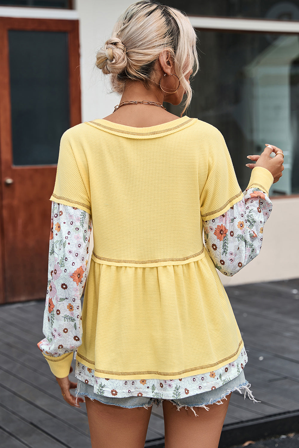 Geel bloemen patchwork wafelgebreide babydollblouse
