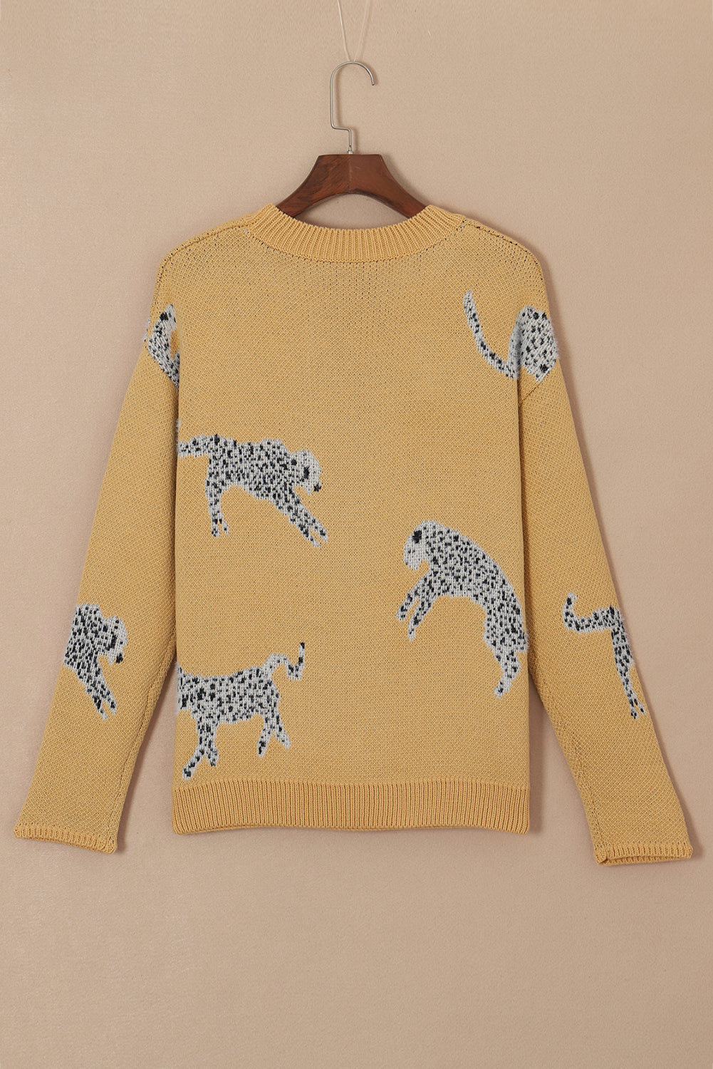 Camelkleurige trui met ronde hals en cheetah-accent