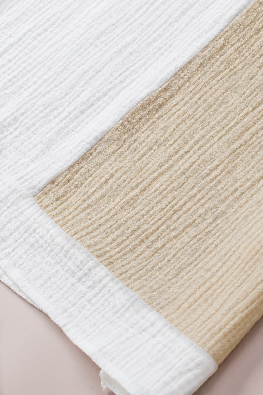 Witte, noodlijdende kleur patchwork blouse met luipaardversiering