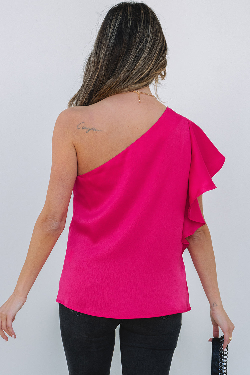 Aardbeienroze asymmetrische schouderheuvelkleed Mouw Elegante blouse
