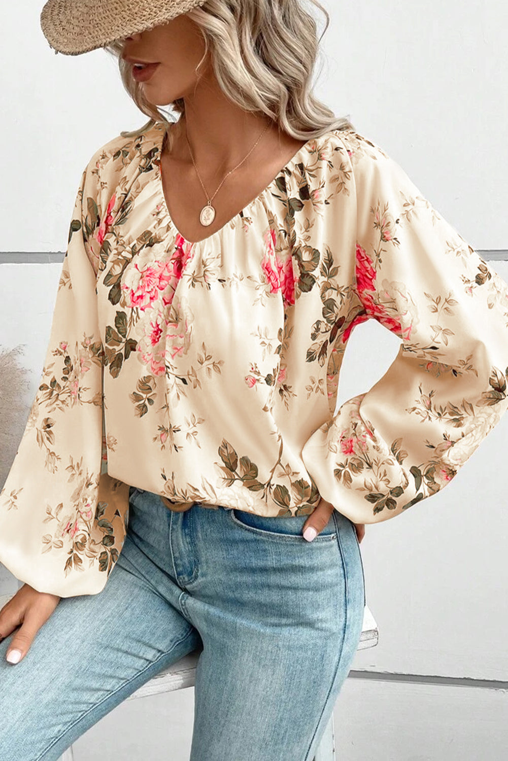 Beige blouse met V-hals met bloemenprint en lantaarnmouwen