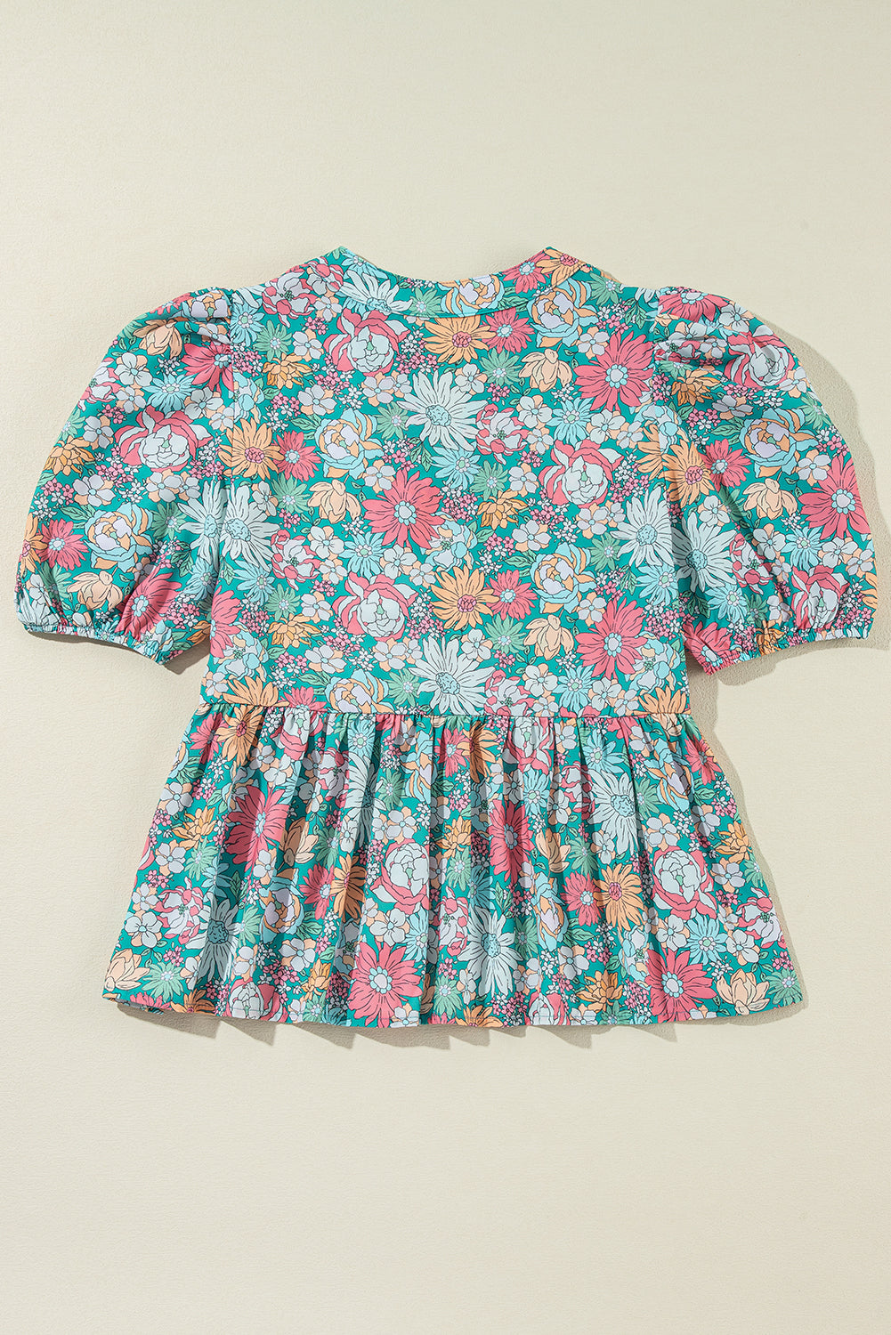 Veelkleurige bloemenblouse met ingekeepte hals en korte mouwen