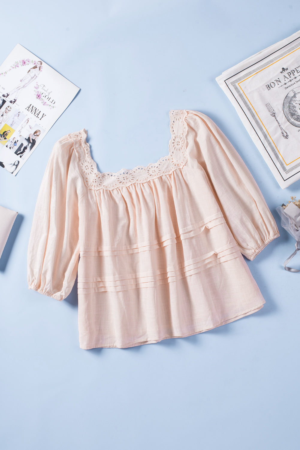 Beige babydollblouse met pofmouwen en oogjes