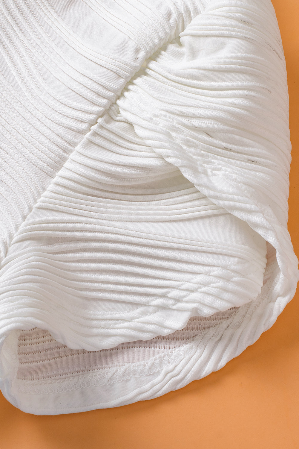 Witte effen kleur getextureerde top met V-hals en korte mouwen
