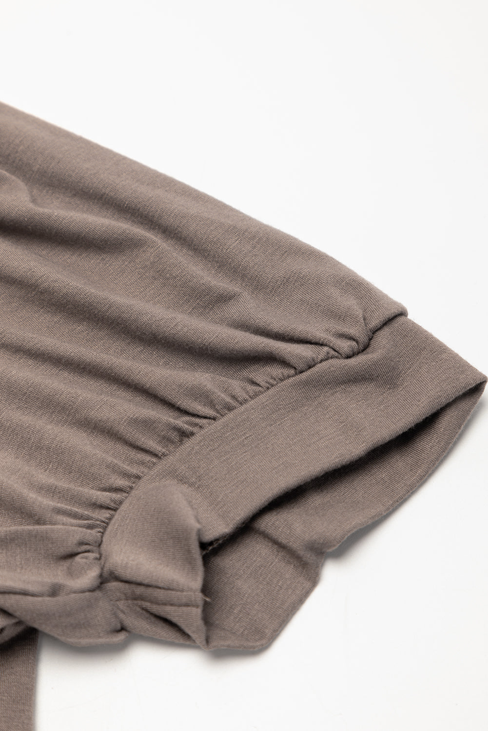 T-shirtjurk met woestijnpalm en geplooide hals en pofmouwen
