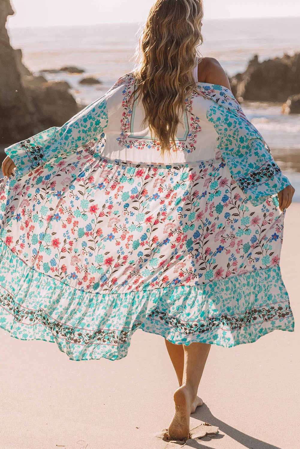 Veelkleurige kimono met lange mouwen en kwastjes