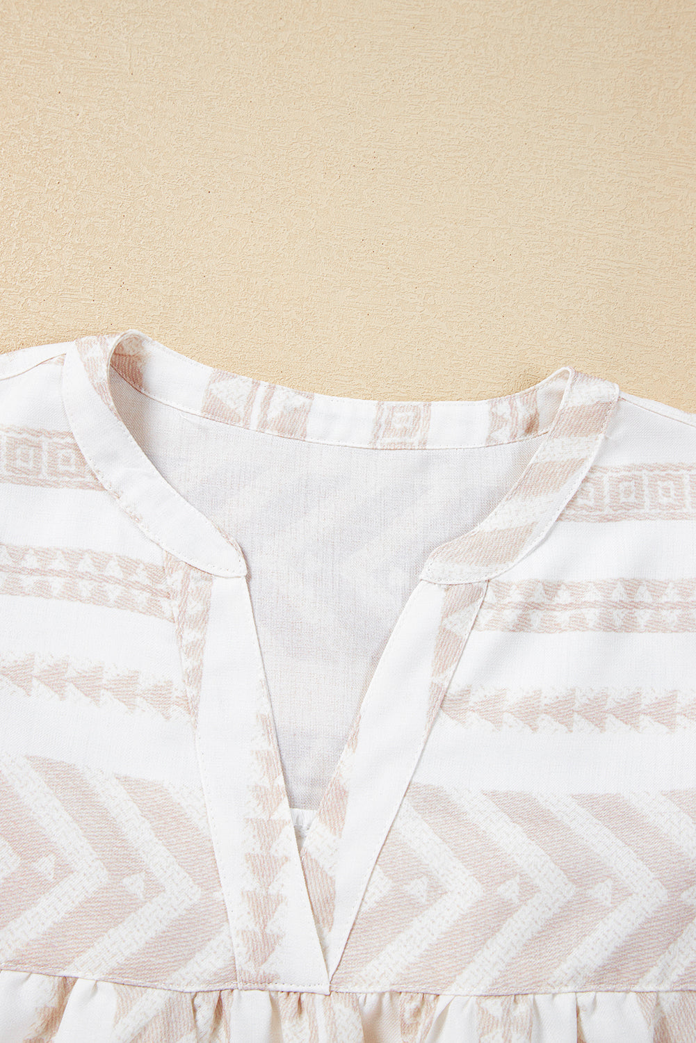 Jet Stream Geometric Jacquard Split V Nek Korte mouw Blouse