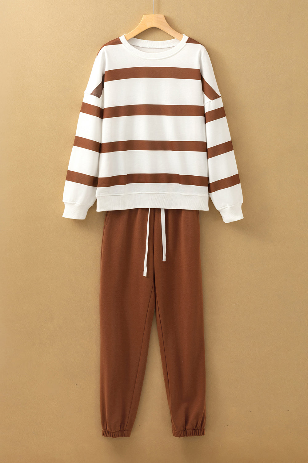 Bruine streep gestreepte druppel schouderpullover en jogger broek set