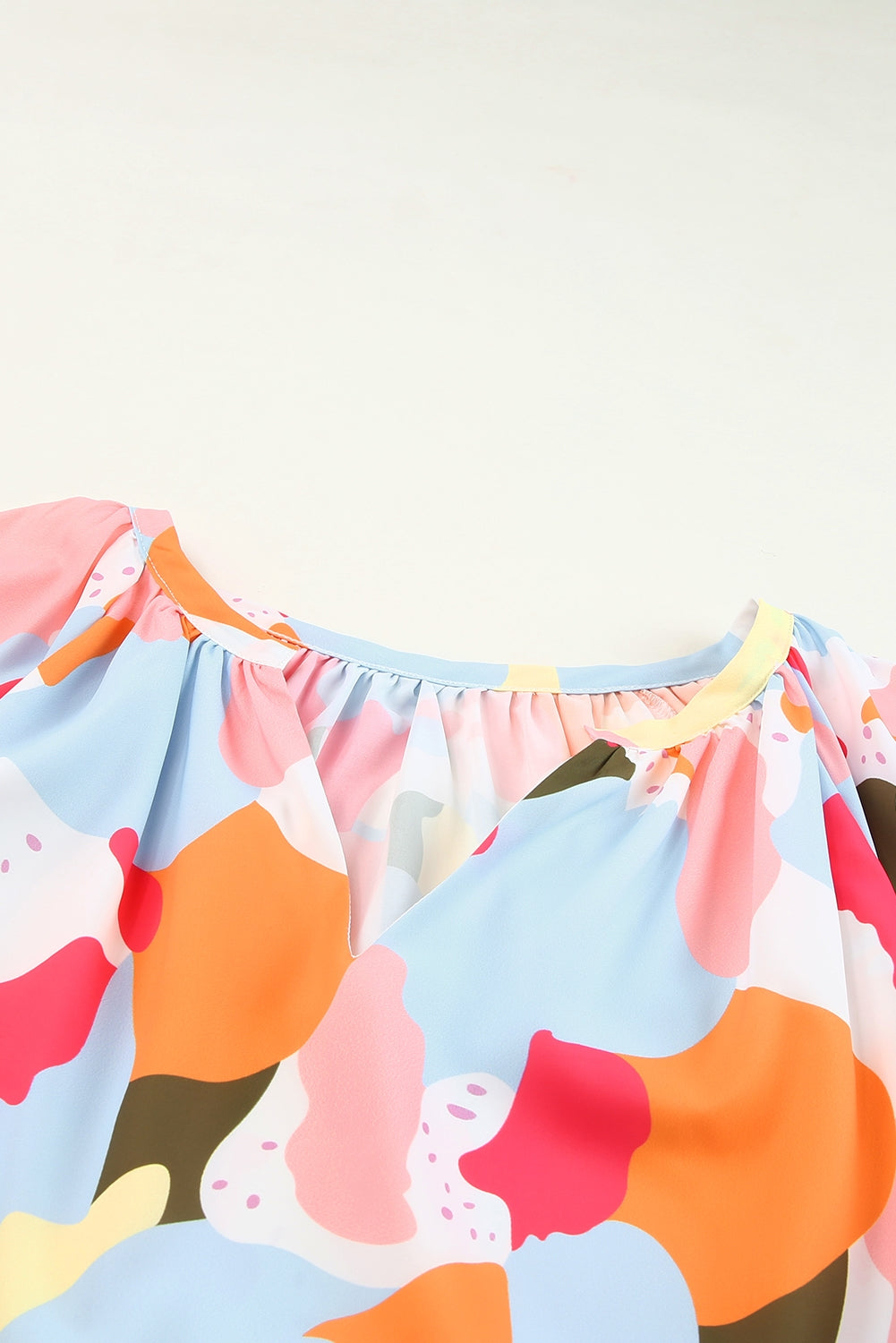 Blouse met veelkleurige bloemenprint, V-hals en halve mouw