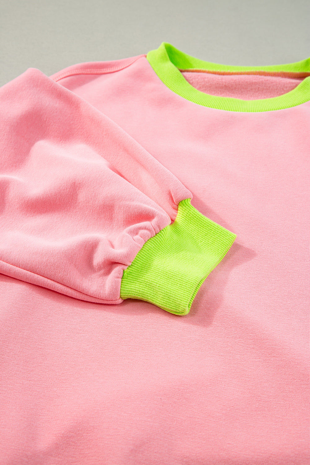 Roze sweatshirt met colorblock-bubbelmouwen