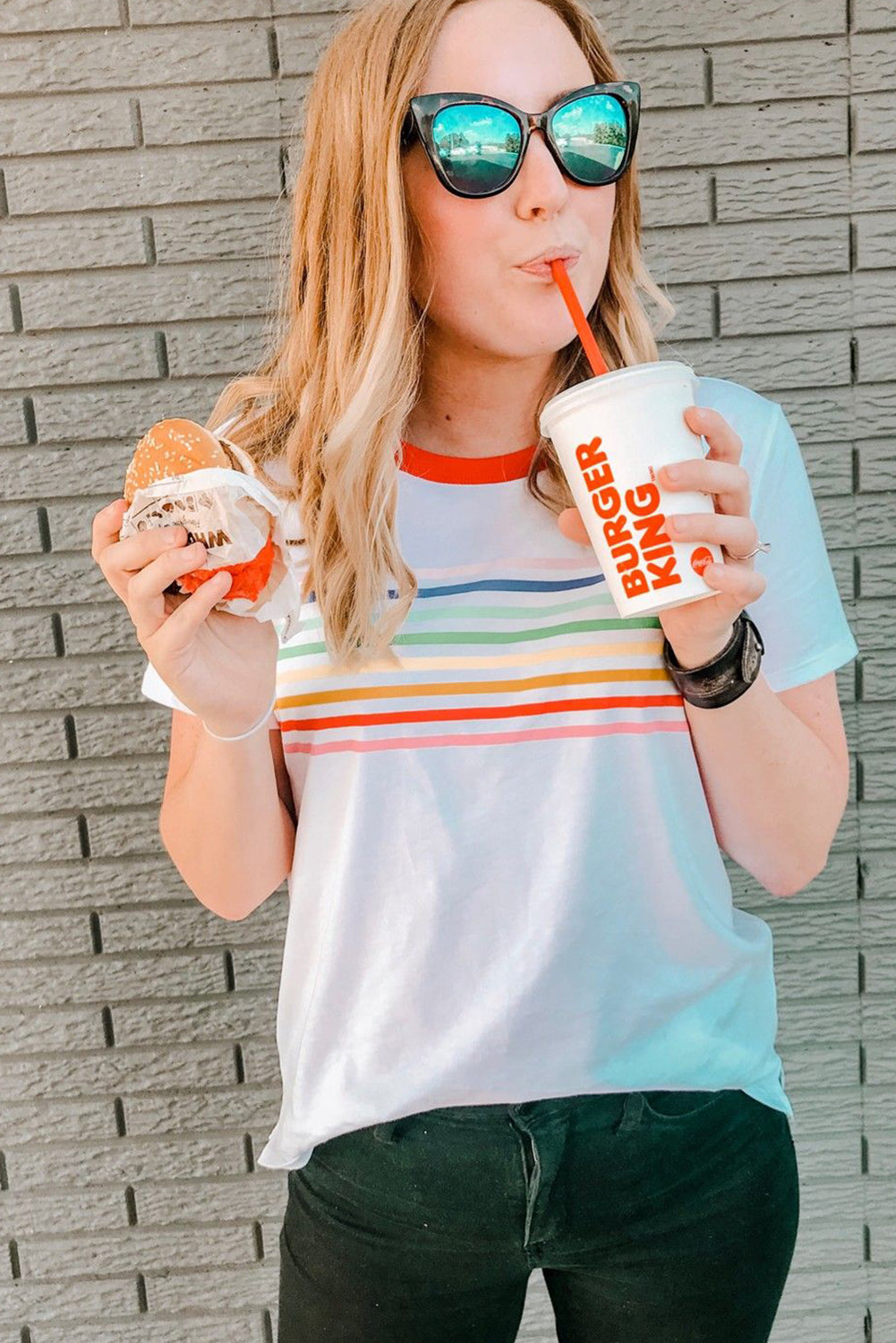 Witte regenboogstreep print contrast crewneck t -shirt
