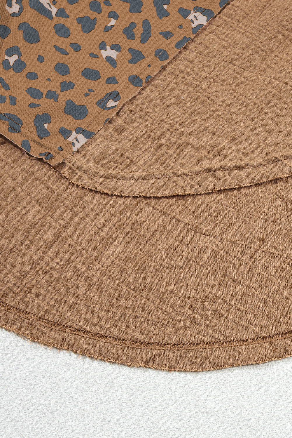Bruin bedrukte ruwe rand luipaard patchwork oversized blouse